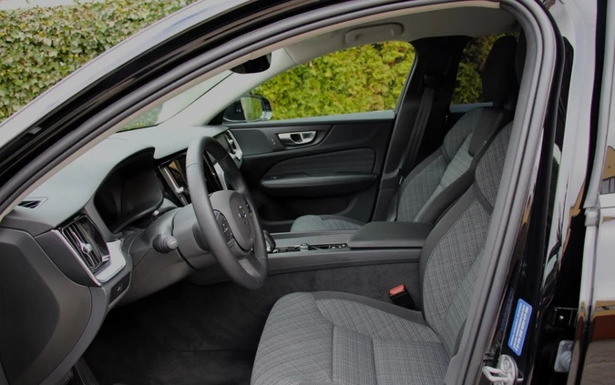 Volvo V60 cena 139900 przebieg: 29900, rok produkcji 2023 z Moryń małe 781